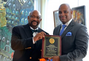 Dr. Robert R. Jennings, The Lincoln University President presents Lincoln alum and newly-appointed NYPD Police Chief Philip Banks III ’84 plaque honoring achievement.